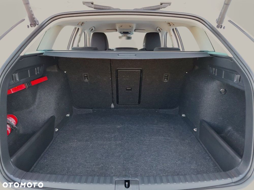 Skoda Octavia 1.5 TSI mHEV Selection DSG - 12