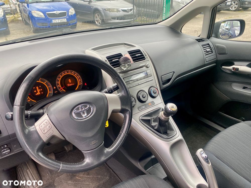 Toyota Auris 1.6 VVT-i Sol - 2