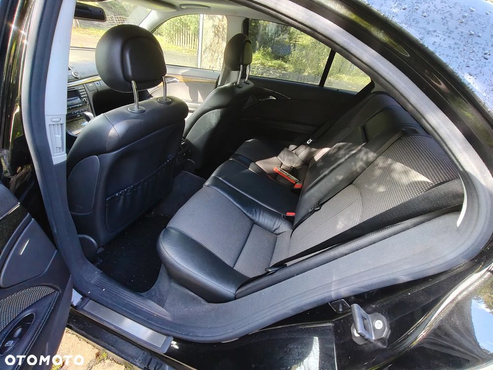 Mercedes-Benz Klasa E 240 T 4Matic Avantgarde - 17