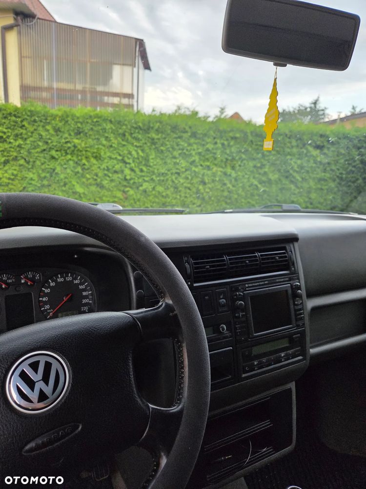 Volkswagen Multivan - 30