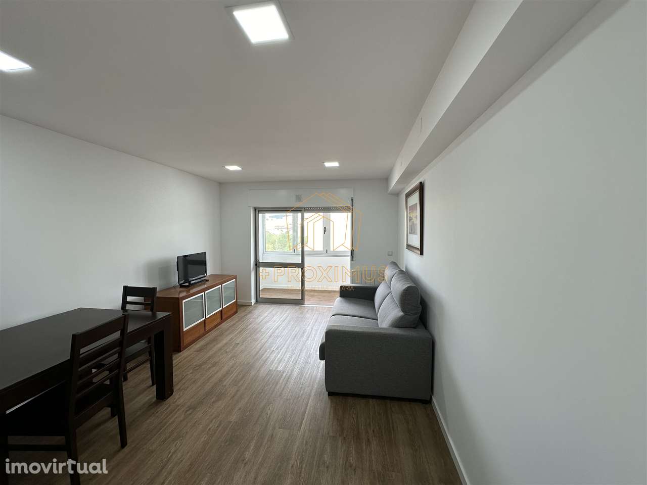 Apartamento T1 renovado na 1ª linha de mar - Buarcos - Grande imagem: 3/23