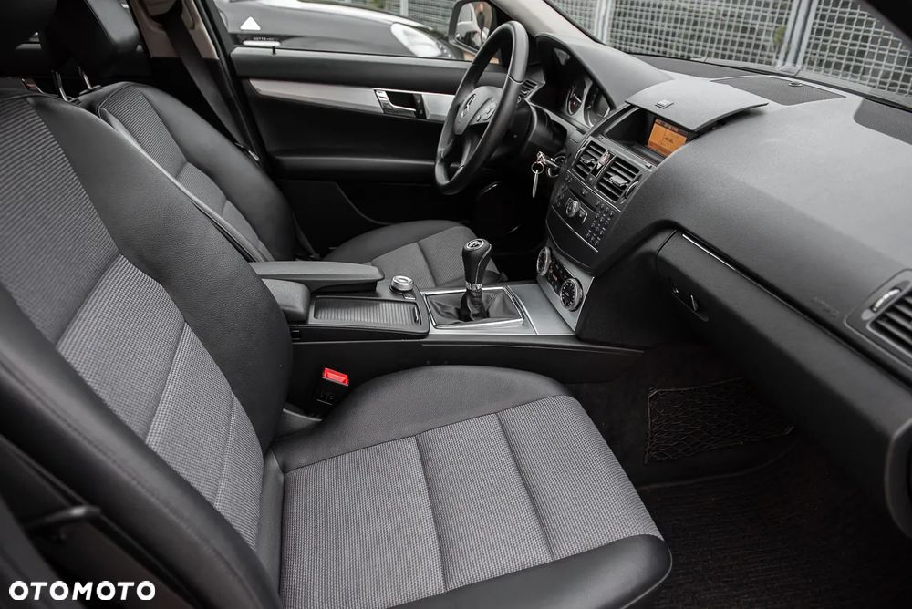 Mercedes-Benz Klasa C 200 CDI DPF Avantgarde - 28