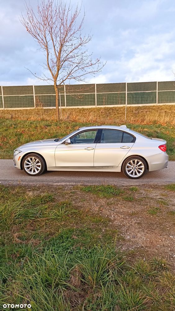BMW Seria 3 328i xDrive Luxury Line - 7