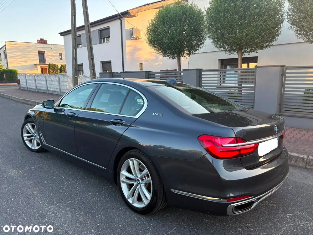 BMW Seria 7 740e iPerformance - 3