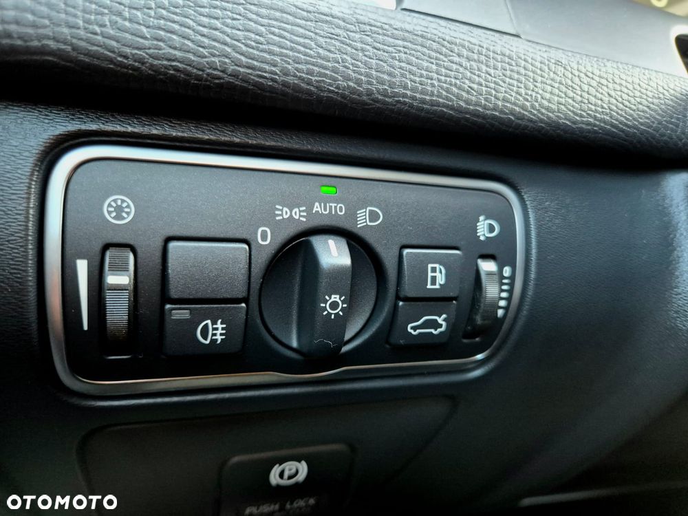 Volvo XC 60 D4 Geartronic Momentum - 17