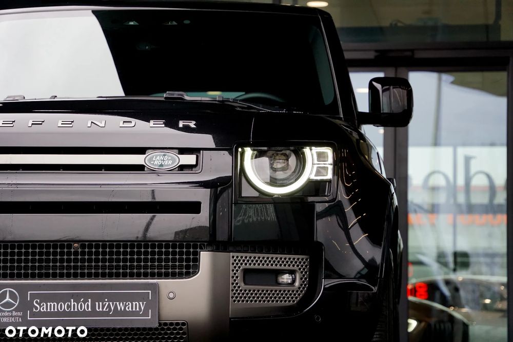 Land Rover Defender 110 D250 X-Dynamic SE - 12