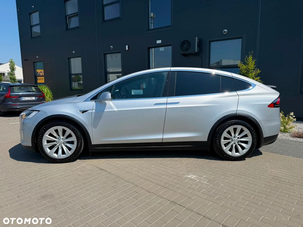 Tesla Model X - 3