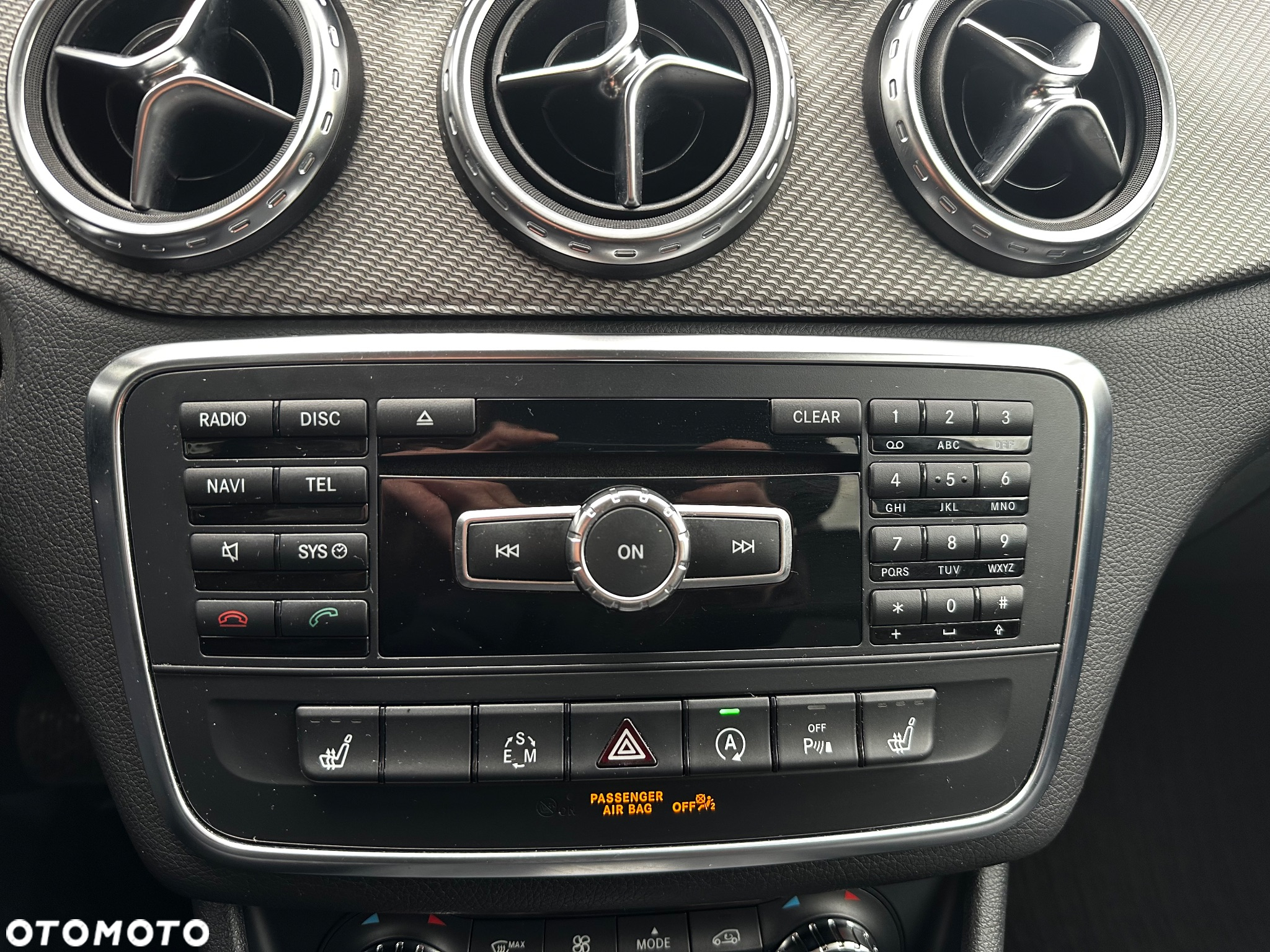 Mercedes-Benz GLA 180 7G-DCT - 30