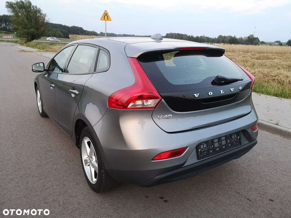 Volvo V40 D2 Momentum - 4