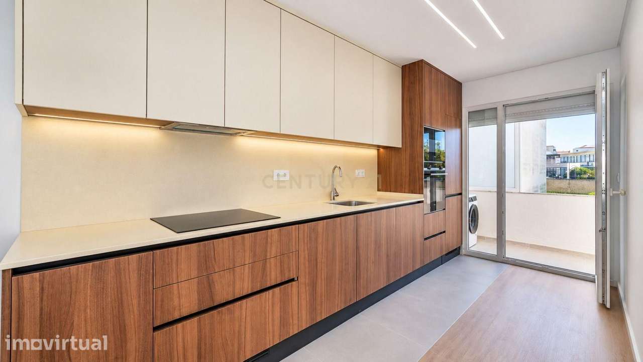Apartamento Totalmente Renovado em Almada com 3 Quartos, 3 WC e Varand - Grande imagem: 2/33