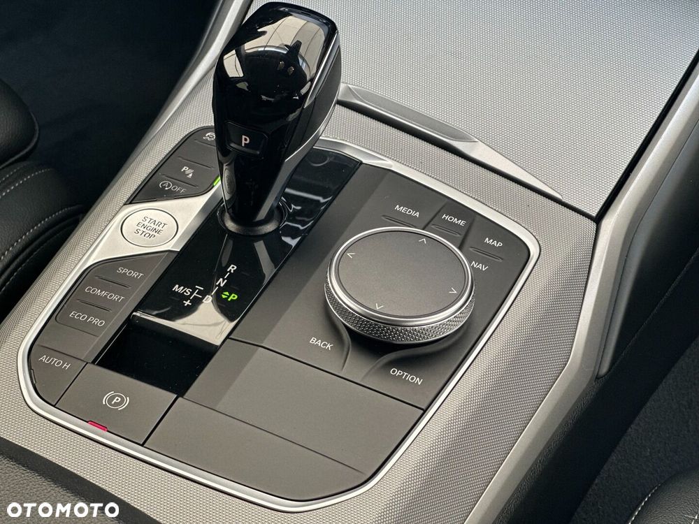BMW Seria 3 330i xDrive Advantage - 41