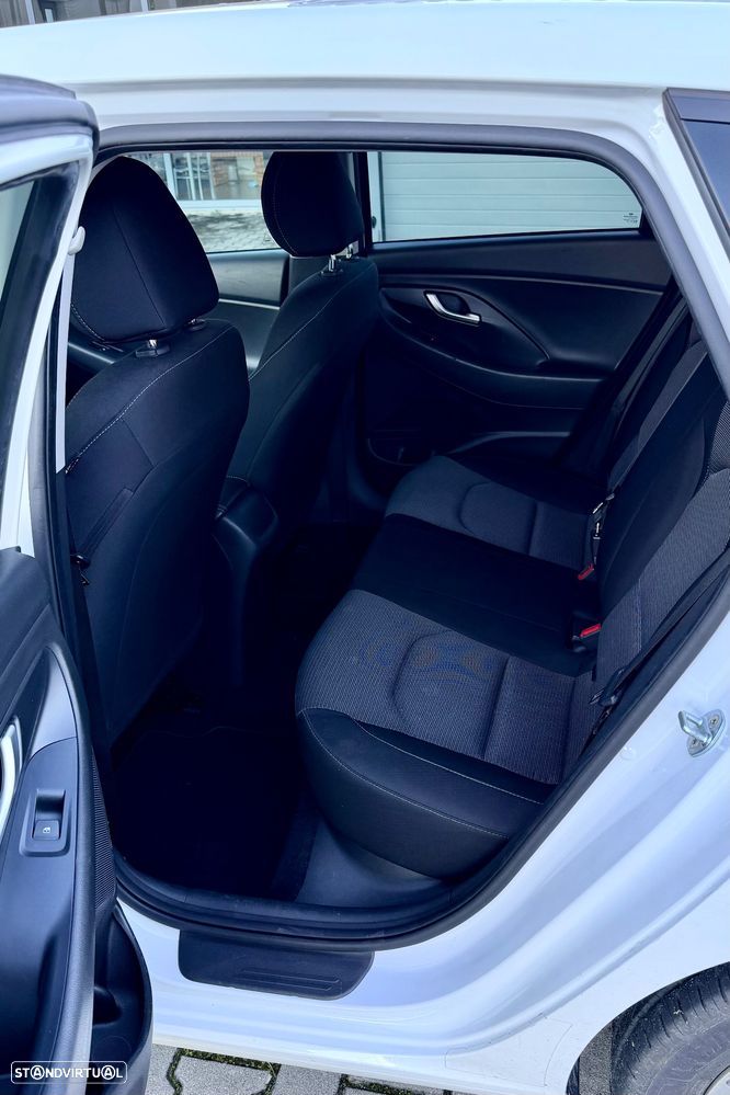 Hyundai i30 SW 1.6 CRDi Comfort+Navi - 9