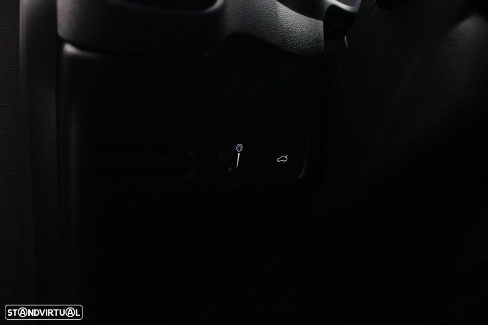 Volvo XC 40 2.0 D3 - 12