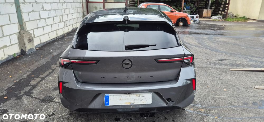 Opel Astra 1.2 T Elegance S&S - 9