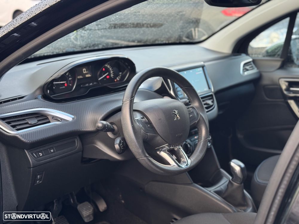 Peugeot 208 1.2 PureTech Signature - 9