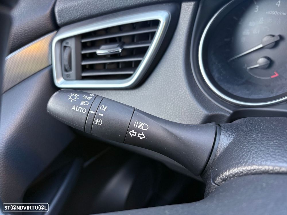 Nissan Qashqai 1.2 DIG-T N-Connecta 18 - 39