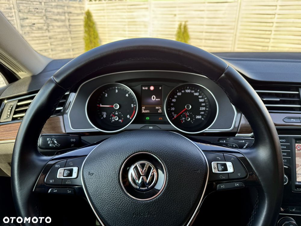 Volkswagen Passat - 19