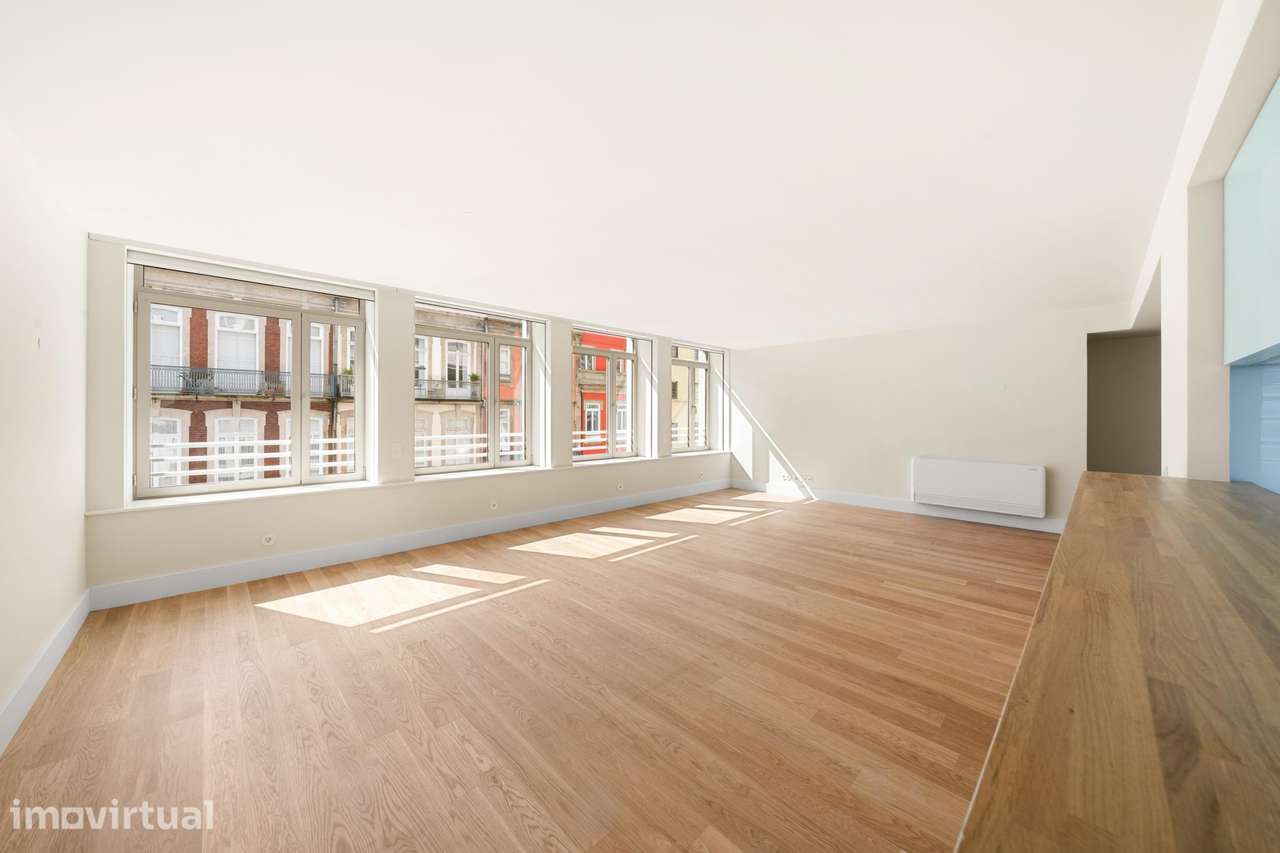 Apartamento T3 em Prédio de Requinte no Porto!