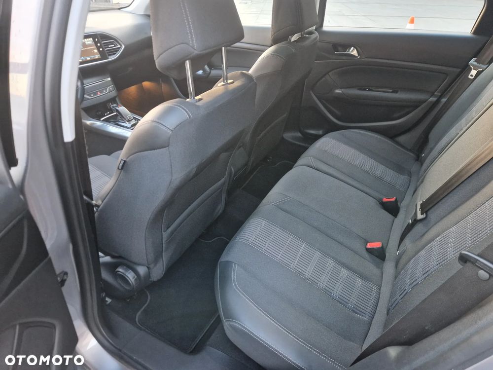 Peugeot 308 1.2 PureTech Allure S&S EAT8 - 18