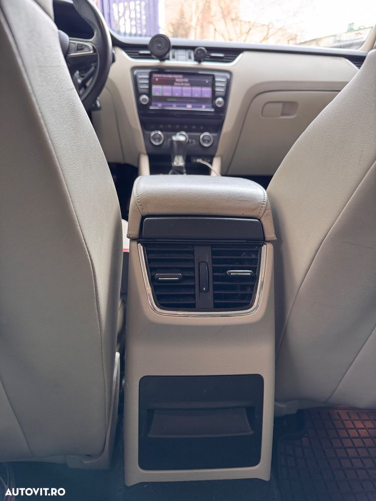 Skoda Octavia 2.0 TDI DSG RS - 15