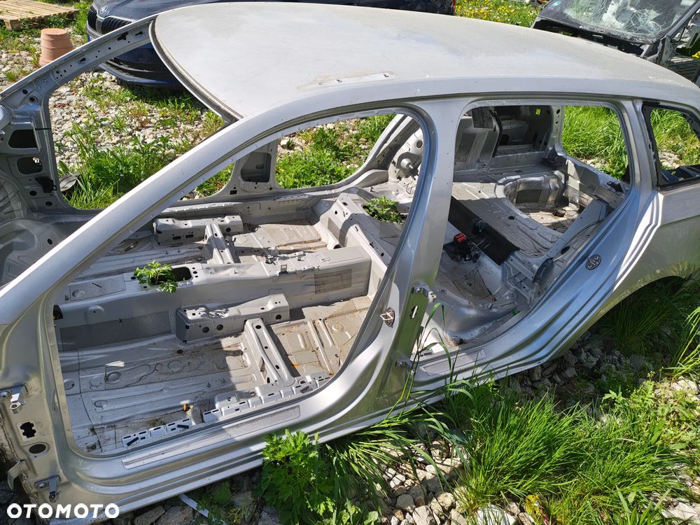 Skoda SUPERB III dach kombi la7w długie słupki - 1