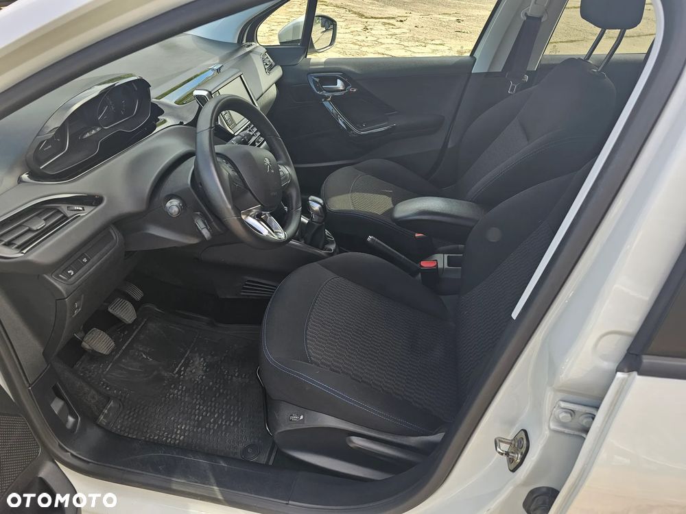 Peugeot 208 1.2 PureTech GPF Signature S&S - 15