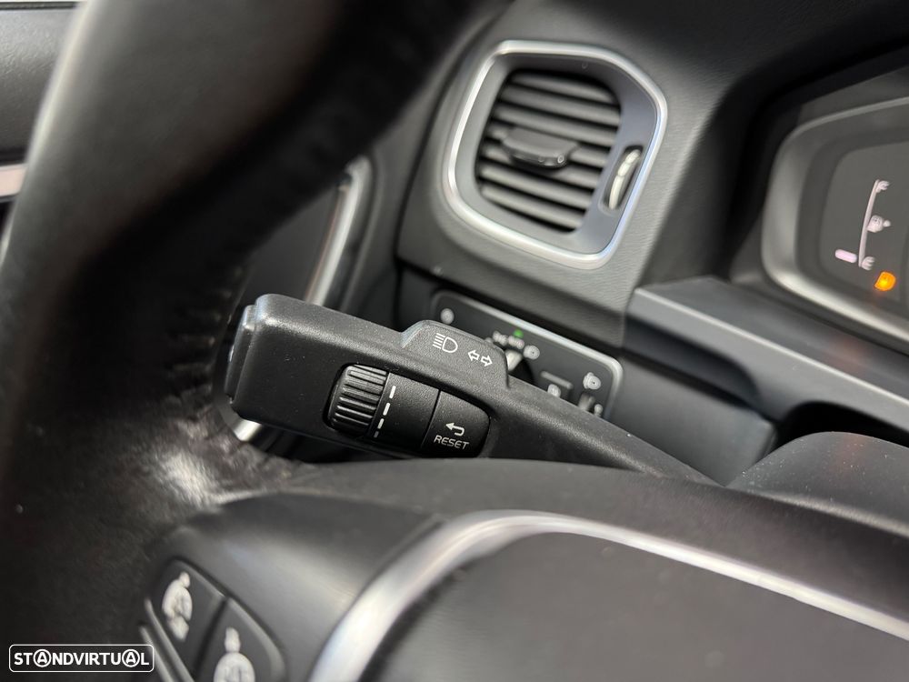 Volvo V60 2.0 D2 Momentum - 24