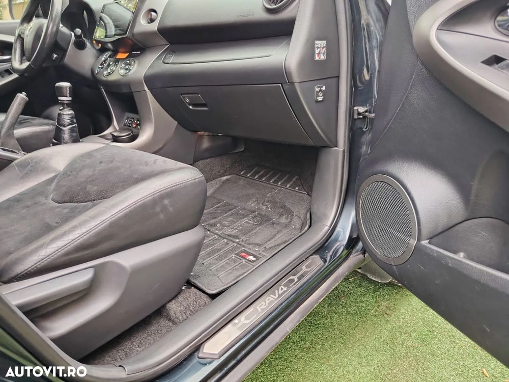 Toyota RAV4 2.2 D-4D 4x4 - 17