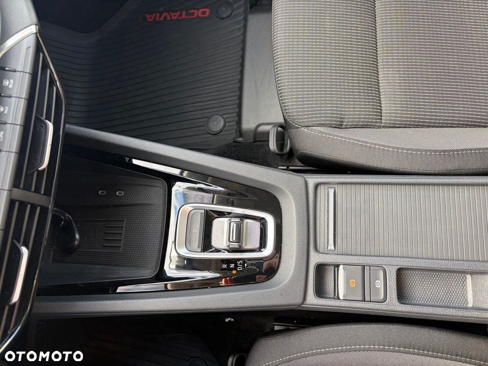Skoda Octavia 1.5 TSI mHEV Selection DSG - 9
