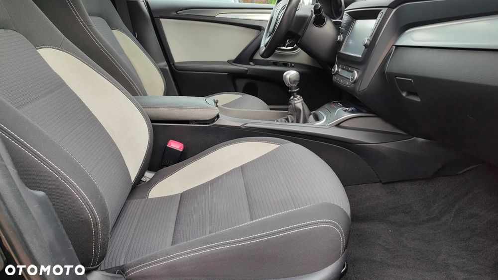 Toyota Avensis 2.0 D-4D Premium - 7