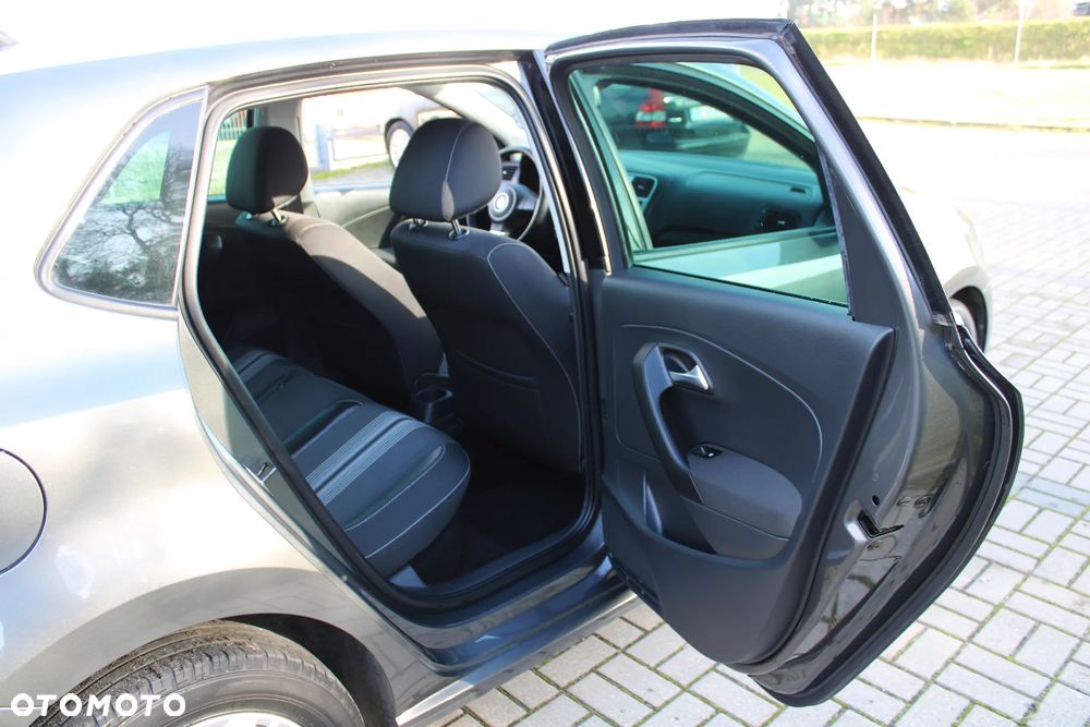 Volkswagen Polo 1.2 TSI MATCH - 33