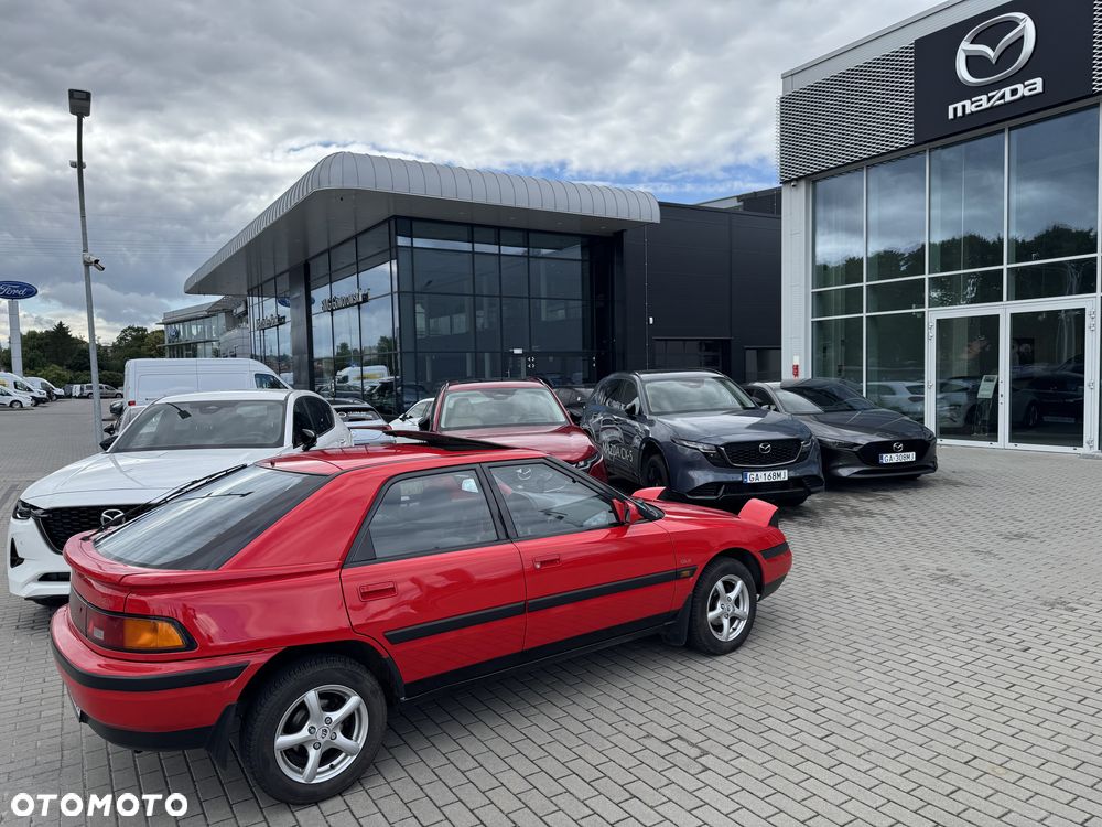 Mazda 323F - 16
