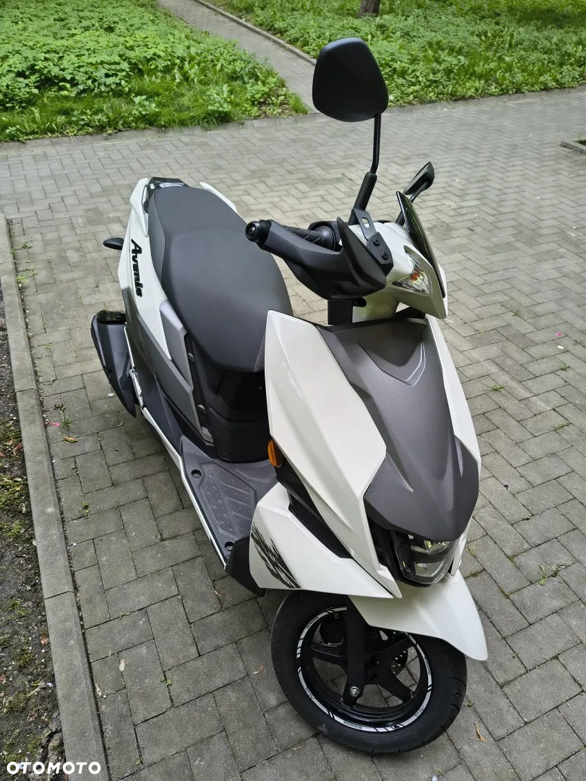Suzuki Avenis - 3