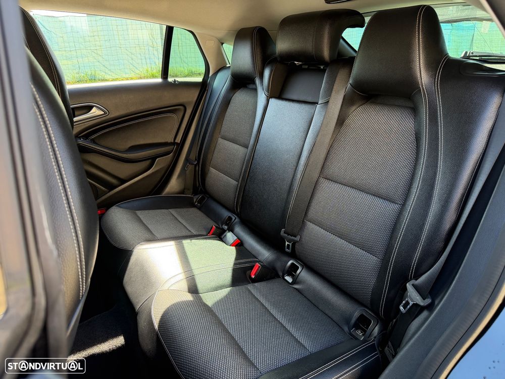 Mercedes-Benz CLA 200 d 7G-DCT Urban - 16