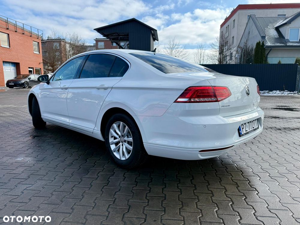 Volkswagen Passat - 4