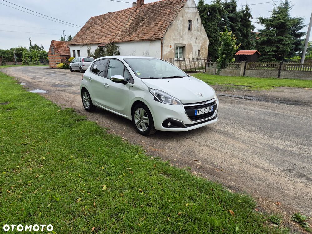 Peugeot 208 - 32
