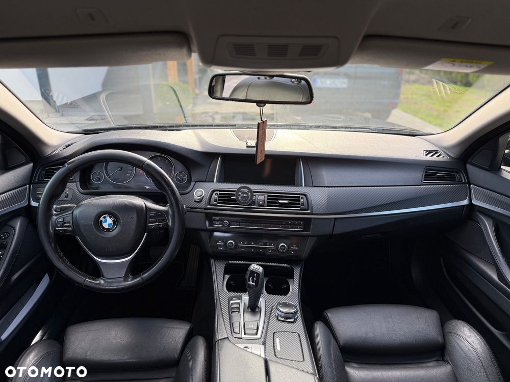 BMW Seria 5 520d Touring - 13