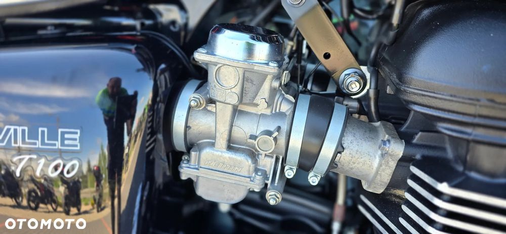 Triumph Bonneville - 20