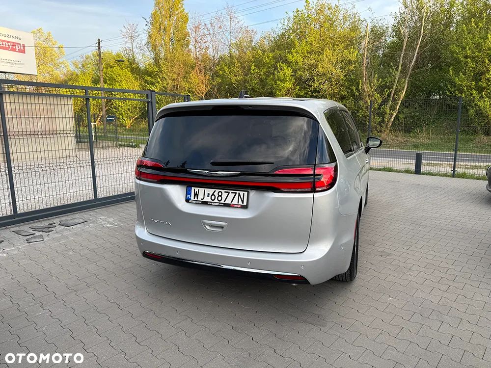 Chrysler Pacifica - 4