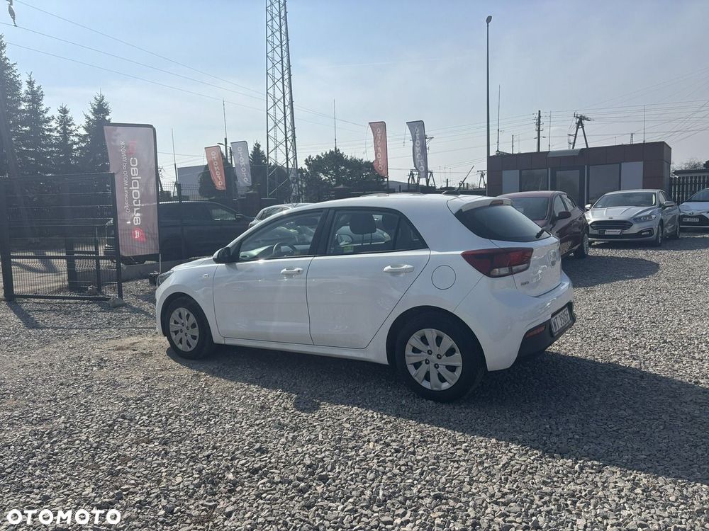 Kia Rio - 8