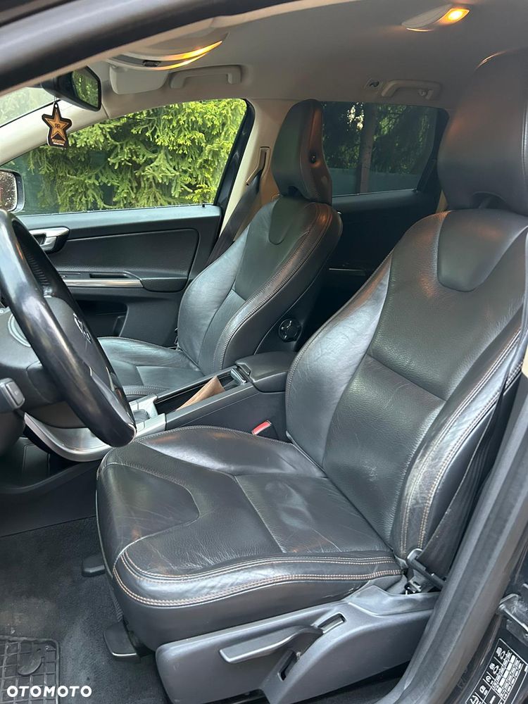 Volvo XC 60 D5 AWD Geartronic Summum - 9