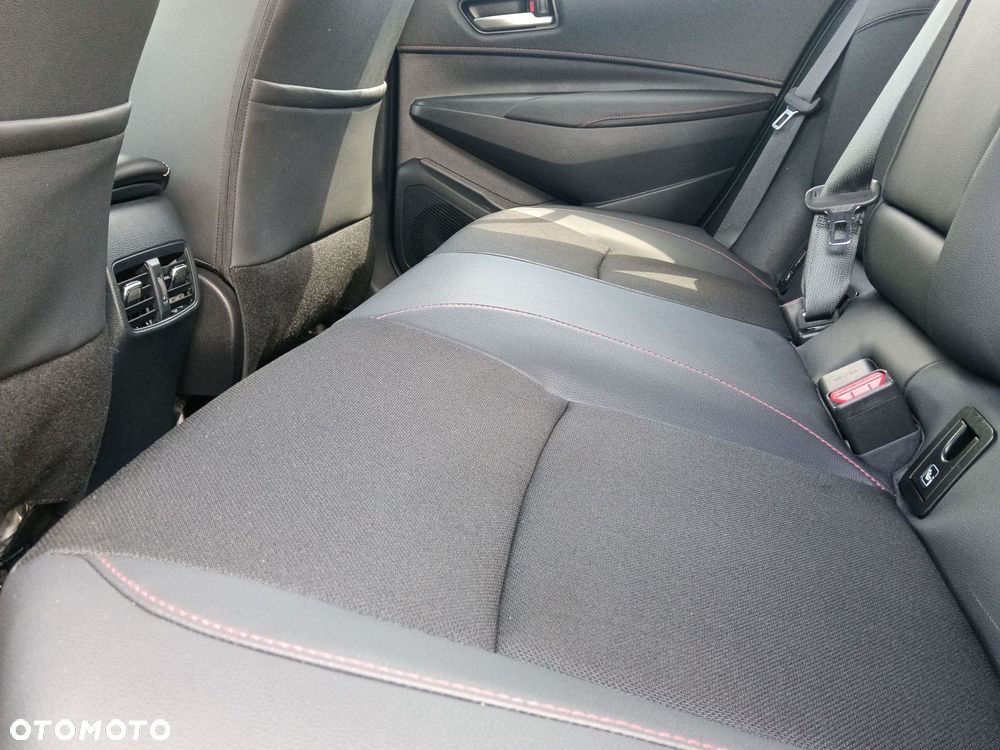 Toyota Corolla 1.8 Hybrid GR Sport Dynamic - 12