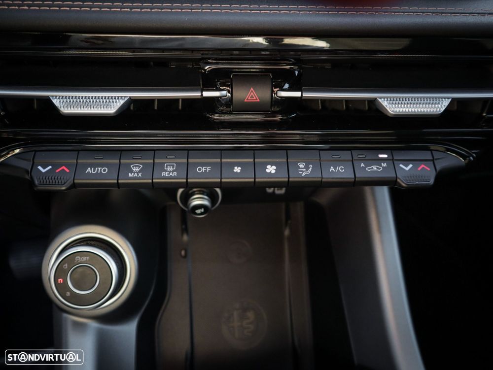 Alfa Romeo Tonale 1.3 Plug-In Hybrid Tributo Italiano e-AWD Com Wallbox - 39