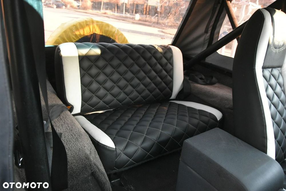 Jeep Wrangler - 12
