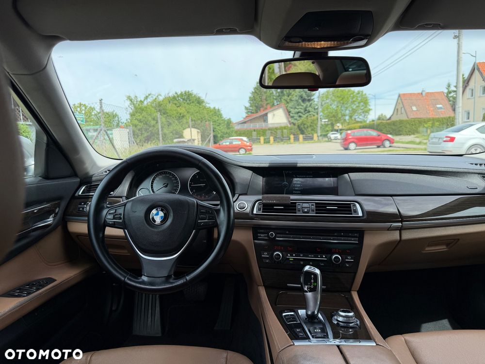 BMW Seria 7 740d xDrive - 24
