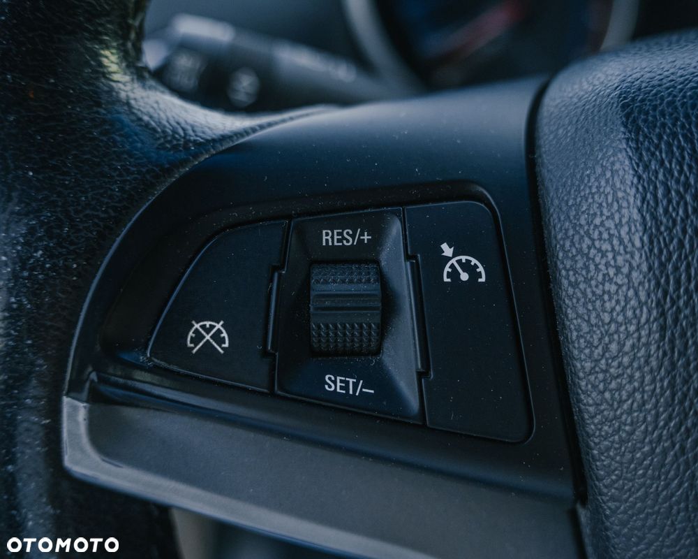 Chevrolet Cruze 1.6 LT - 12