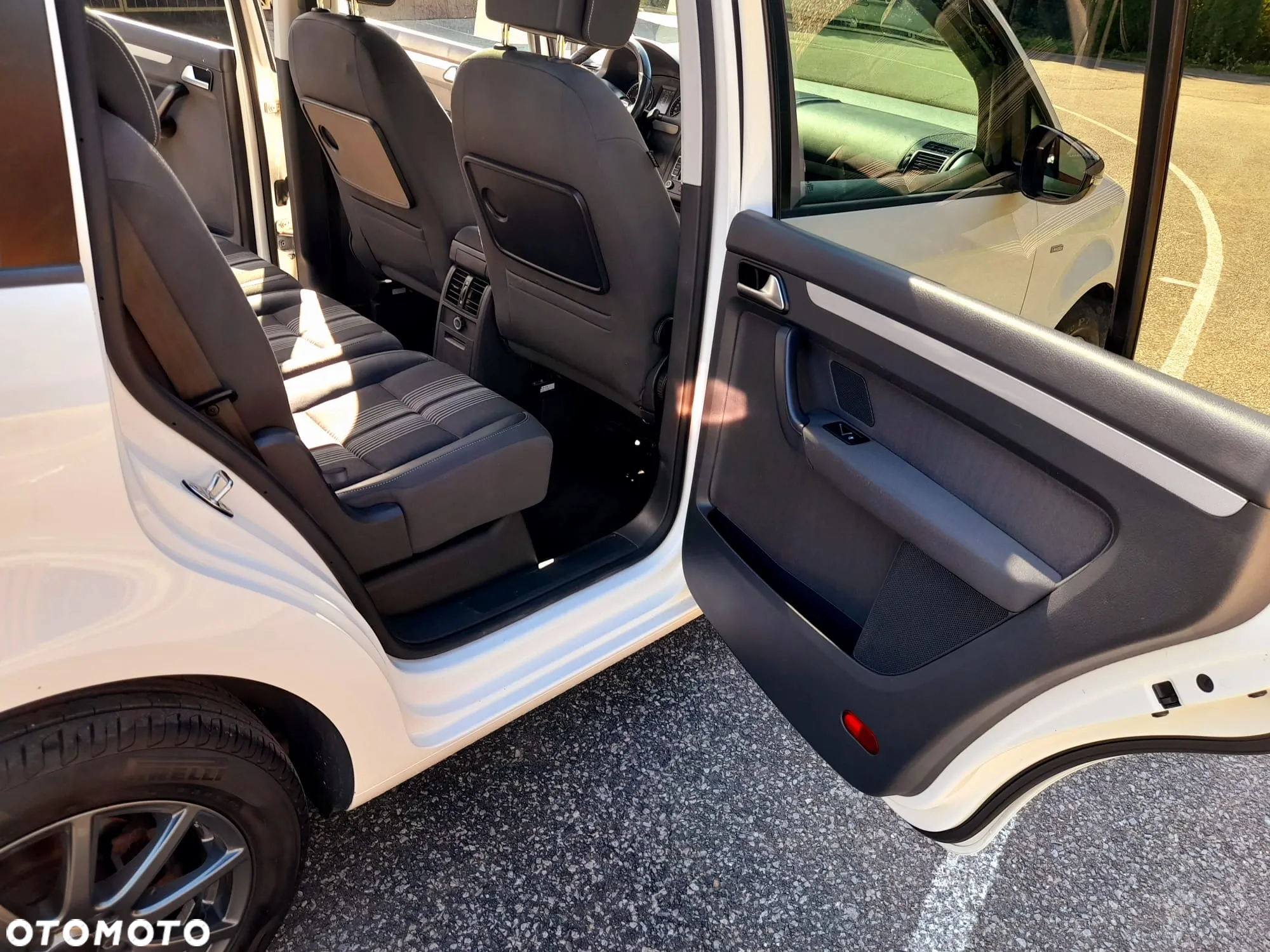 Volkswagen Touran 2.0 TDI DPF Highline - 29