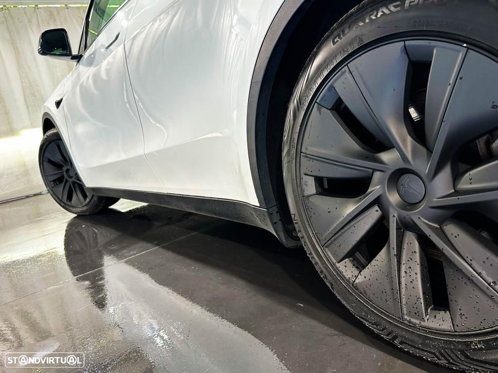Tesla Model Y Long Range Dual Motor AWD - 8