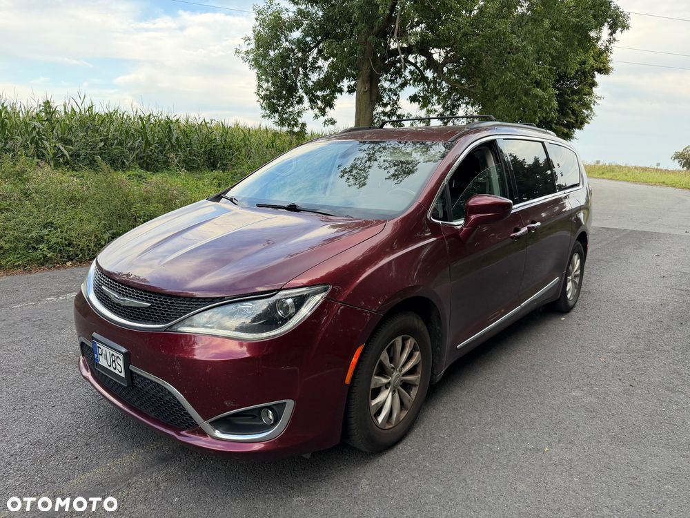 Chrysler Pacifica - 1