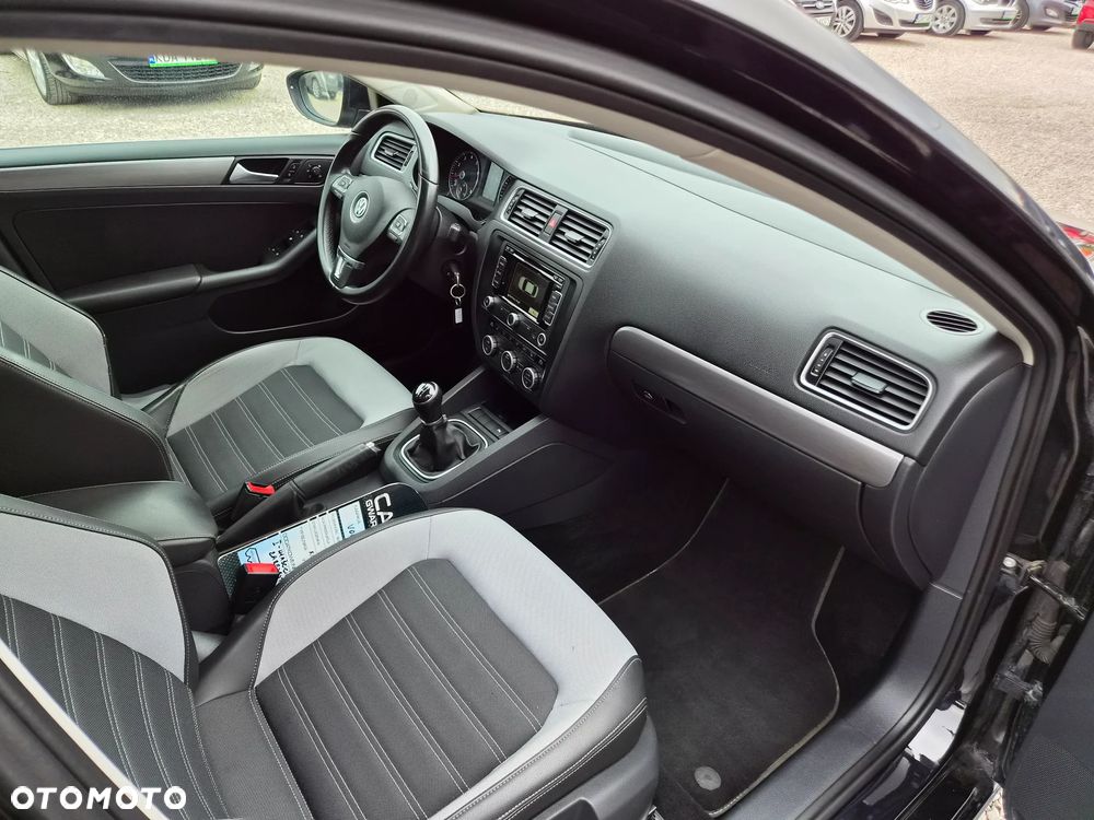 Volkswagen Jetta - 25